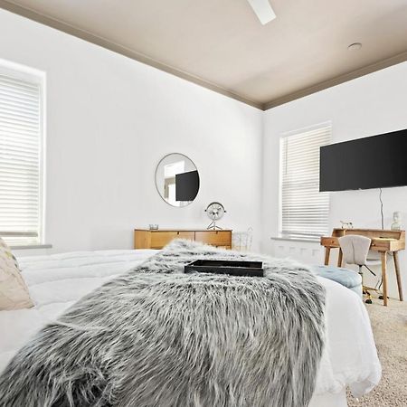 115 N Main Huge 2 Bedroom Unit On Main Street Saint Charles Eksteriør bilde