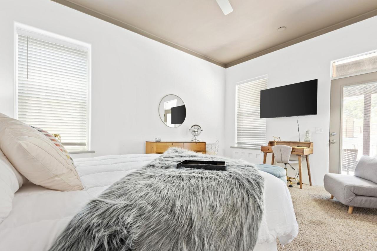 115 N Main Huge 2 Bedroom Unit On Main Street Saint Charles Eksteriør bilde